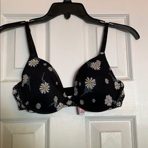 Black bra with Daisys Victoria Secret